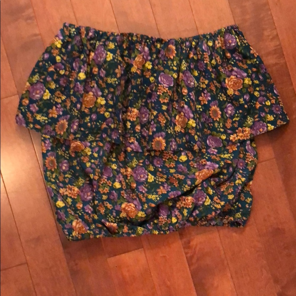 Patterned tube top with ruffle